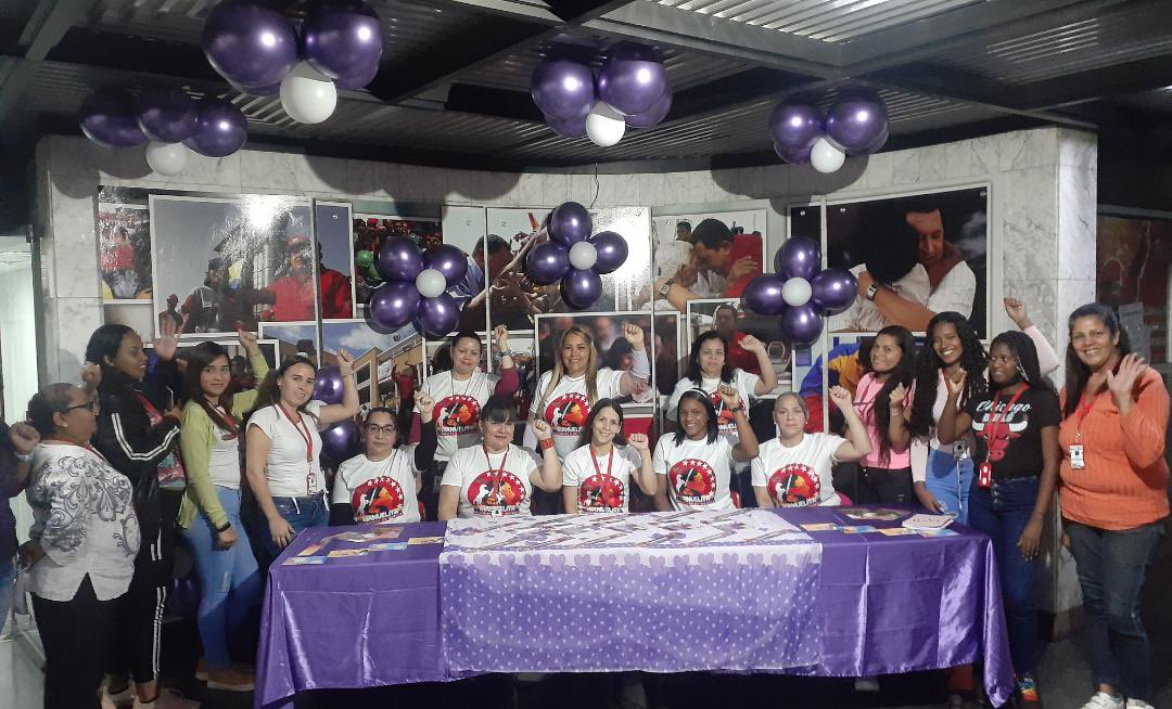 Hoy nuestras Manuelitas te esperan en el #PuntoVioleta ubicado en la sede de @TransporteGobVe💜. 

Recuerda que a partir de hoy, todos los viernes del mes de noviembre estaremos brindándole apoyo y protección a las mujeres de la patria🇻🇪.