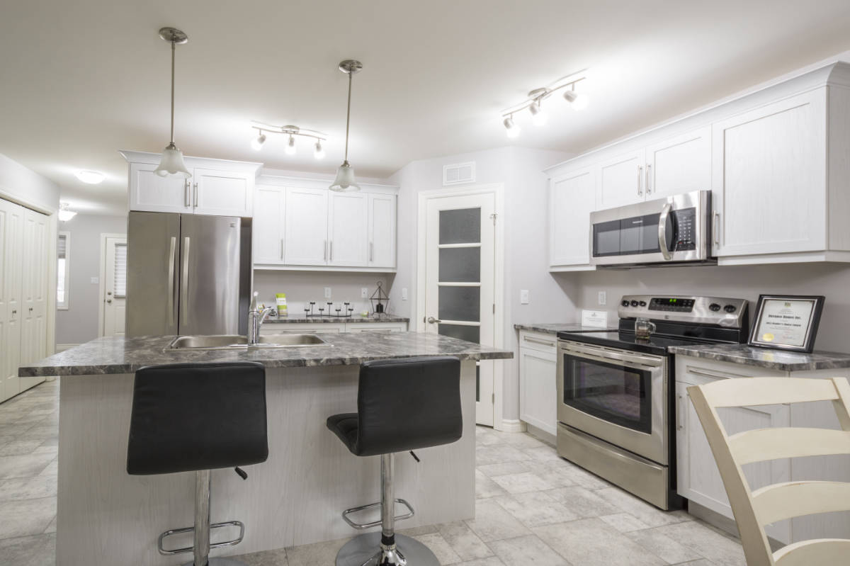 DuvancoHomes's tweet image. Designed for living! The kitchens in all our Duvanco Homes are designed to help make meal prep easy and clean up a breeze. #TheDuvancoDifference #kitchendesign #culinaryworkspace