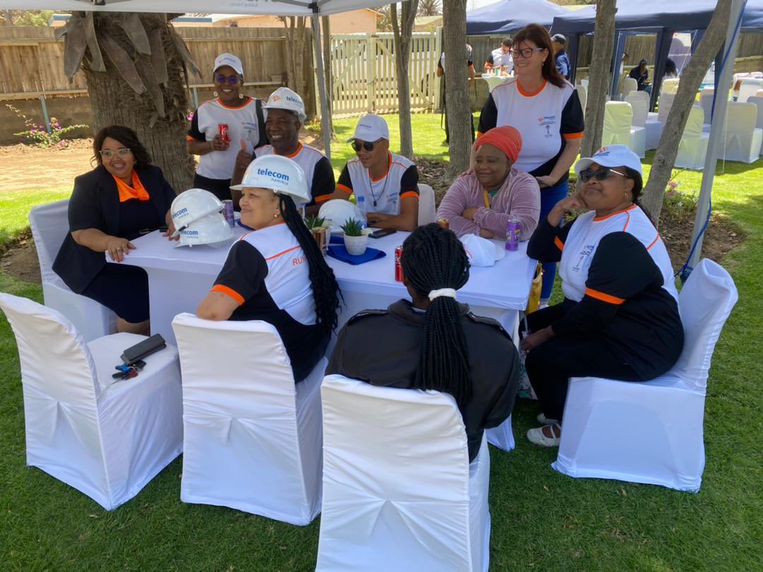 ceotelnam's tweet photo. #CheapFiber #FiberIsComing #Oranjemund #OMDiS #DealSealed @TelecomNamibia https://t.co/uN2JxnTcJn