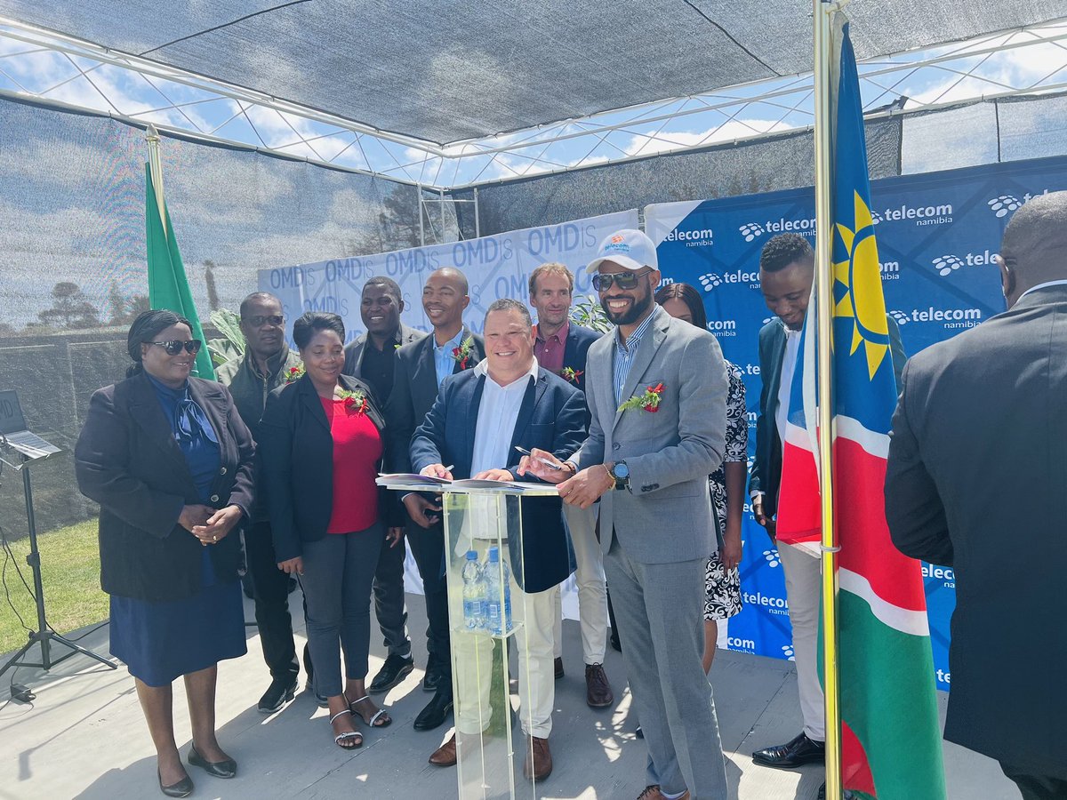 ceotelnam's tweet photo. #CheapFiber #FiberIsComing #Oranjemund #OMDiS #DealSealed @TelecomNamibia https://t.co/uN2JxnTcJn