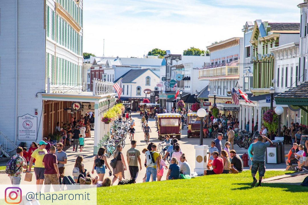 It's not too early to start planning for a 2023 trip to Mackinac Island, right? .....asking for a friend 😜 mackinacisland.org 📷: thaparomit