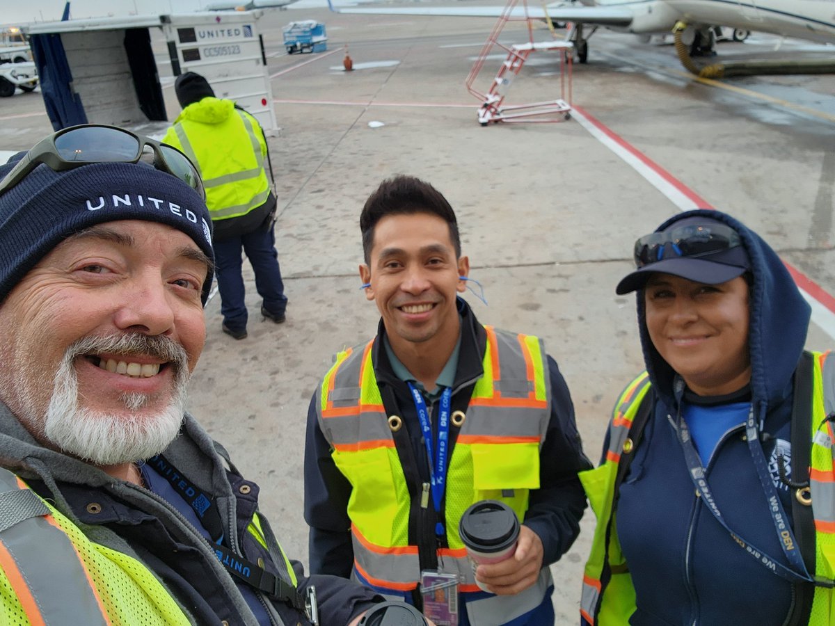 #unitedconsistencyteam #goodleadstheway Congratulations to the B7 crew for winning the Week 1 TCI metric contest. A great job done by this crew! Voodoo donuts for everyone! @MikeHannaUAL @KevinSummerlin5 @BsquaredUA @SalangaJ @jonathangooda @Tobyatunited @Davidwi97357603