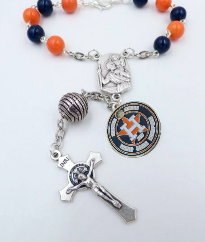runningtexas5k's tweet photo. This time of year with the Astros being in the World Series again we always have to break out the Astros Rosary beads. Faith, Family and Baseball! 🙏🤠⚾️ - Good use for my Astros World Series pathtags. Go Astros! #Pray4Wins #WorldSeries #Pathtags #Geocaching https://t.co/mKZNxBlzHL