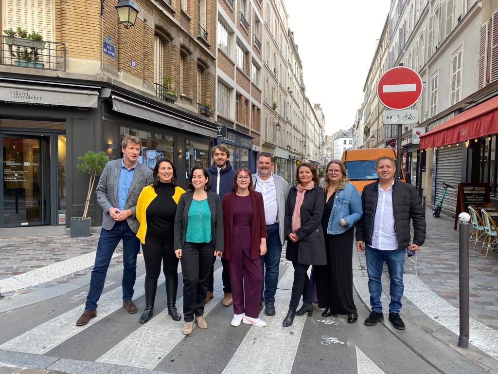 sophie_bussiere's tweet photo. Au sein de l’hiver politique, émerge le #PrintempsEcolo  Portée par une belle équipe, ma détermination pour refonder @eelv est décuplée.  Les chantiers sont immenses : structurer notre mouvement, nous emparer des sujets régaliens, porter la singularité de l’écologie politique,1/3 https://t.co/v7uo0lmIE2
