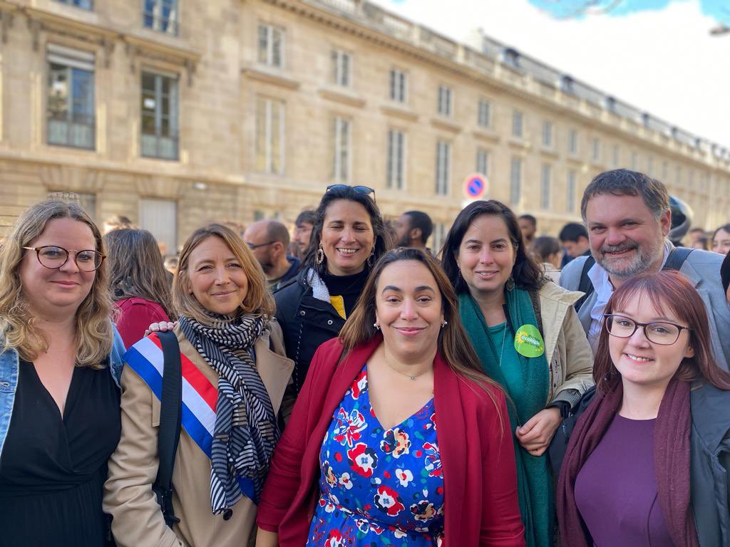 sophie_bussiere's tweet photo. …soutenir nos https://t.co/h9ChgsbAT8 et faire connaître leur travail. L’écologie peut changer nos vies quotidiennes: mieux respirer, mieux manger, économiser (ex: rénovation thermique)…Plus belle l’écologie ! 2/3 https://t.co/FpqXLySZfl