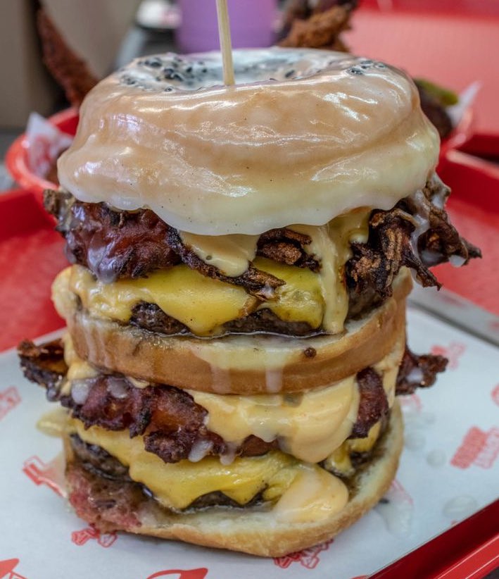 WHATSFORDlNNER's tweet image. Doughnut Bacon Cheeseburger