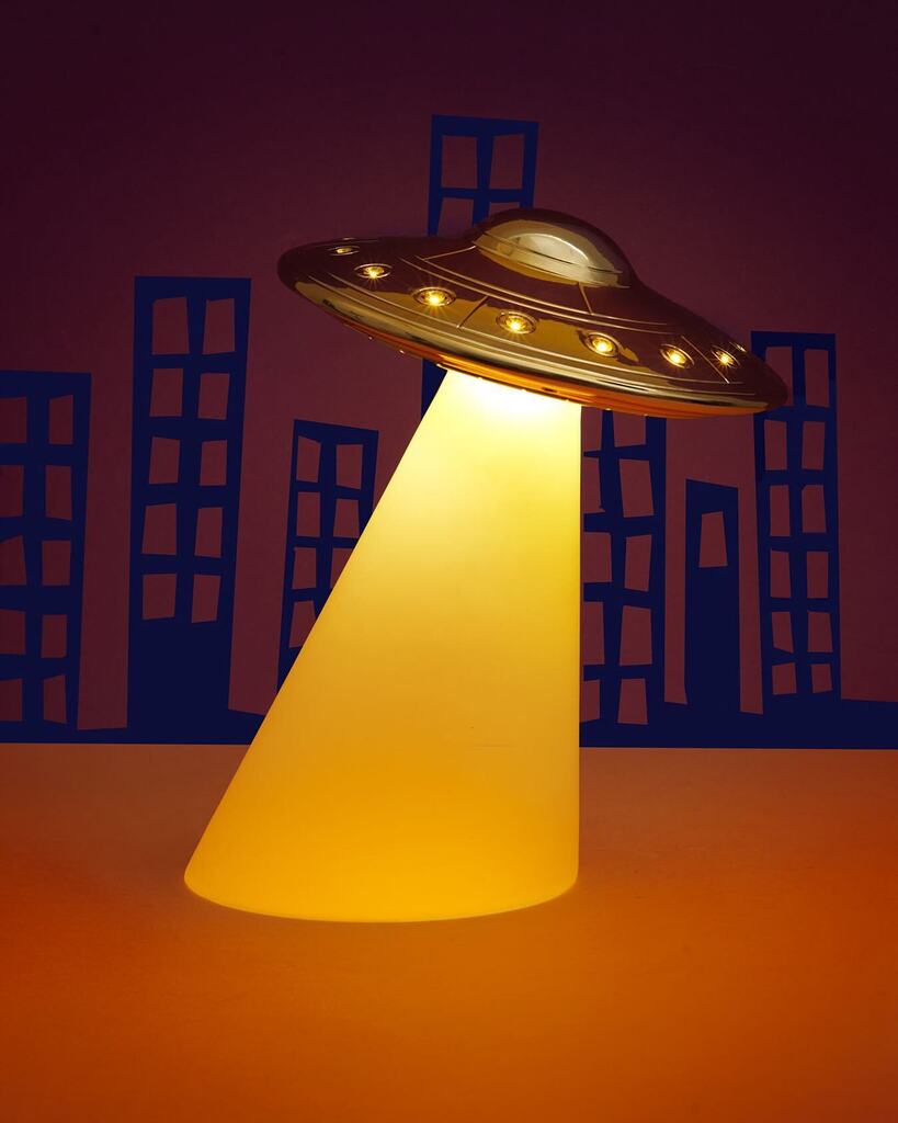 SELETTIworld's tweet photo. NEW Roswell portable led lamp by @blowunofficial ๐ธ๐ธ๐ธ An original souvenir from the cult city of Roswell in New Mexico, site of the alleged alien accident in 1947. A cult, kitsch and retro American-inspired souvenir. ๐ฝ๐ฝ๐ฝ
#seletti #blow #studiojob https://t.co/O0zcl1e31P https://t.co/xbEtmQwBVx