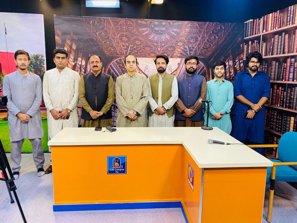DMCS_IUB's tweet photo. The Chairman Hall Council (Male) Prof Dr. Syed Safdar Hussain Bukhari participated in #IUBTV program "Guest Today". Mr. Huzaifa Shakeel, a student of 8th Semester from Department of Media Studies conducted his interview
#iub #IslamiaUniversityBahawalpur #media https://t.co/pAhvVYNWCh