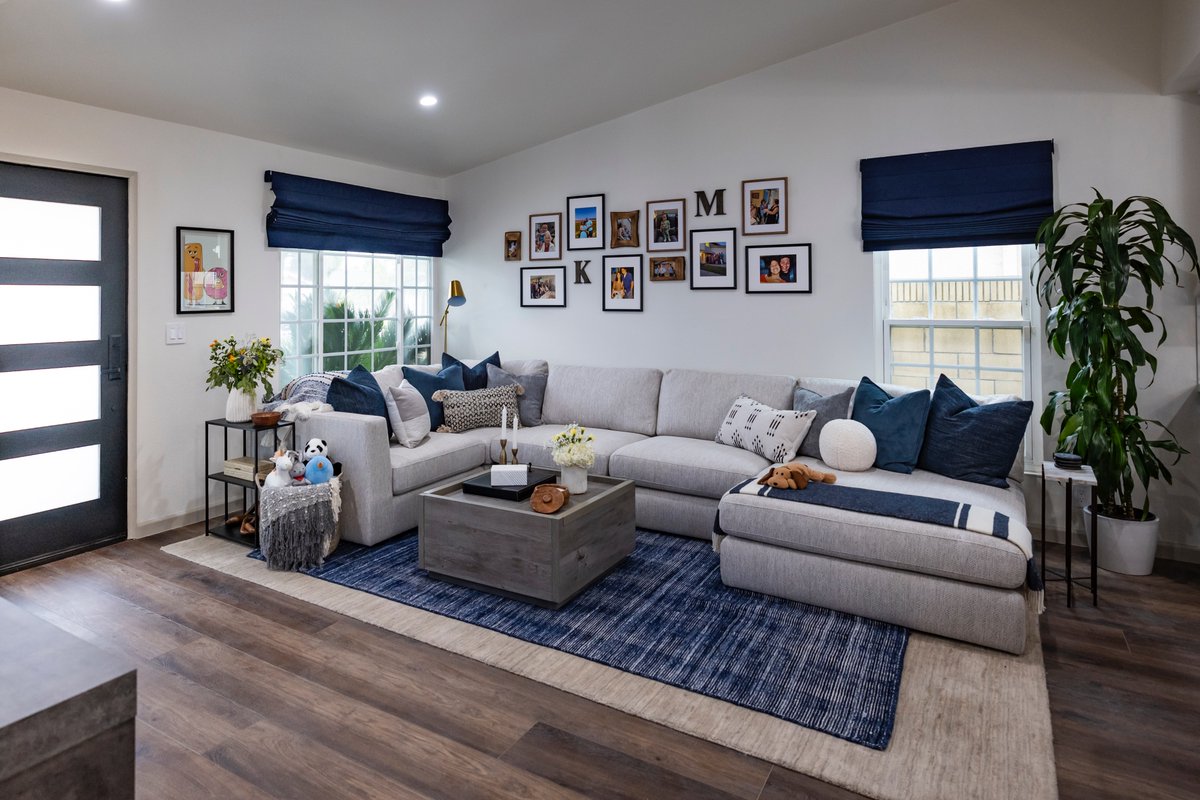 PropertyBrother's tweet photo. Love how Katrina and Marlon's #ForeverHome turned out this week? Go #InsideTheDesign for all the design details! ➡️ https://t.co/VggoNFkBU8 ❤️🏡🛠️ #PropertyBrothers https://t.co/Jr6HMFioRs