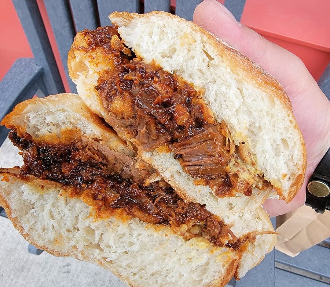 eatingyyz's tweet photo. This place in the east end at #Leslieville serves yummy for ten years. Total comfort food that's perfect for this kind of weather. Oh, a built in general store for even more fun stuff when you drop by! π₯°
βΉοΈ @LPumps
π 913 Queen St E, #Toronto
#takeoutto #torontobbq #eatingyyz https://t.co/AemSbhyVIx