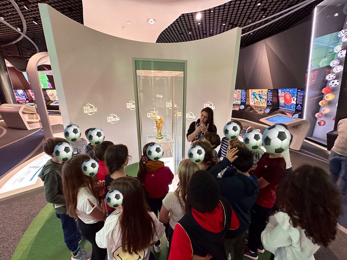 Hier, nous sommes allés visiter le musée de la <a href="/fifacom_fr/">FIFA (Français)</a>  à #Zurich 🇨🇭 pour trouver des réponses à nos questions et commencer notre travail pour le <a href="/JdTwittclasses/">Le Journal et la Radio des TwittClasses</a>.
