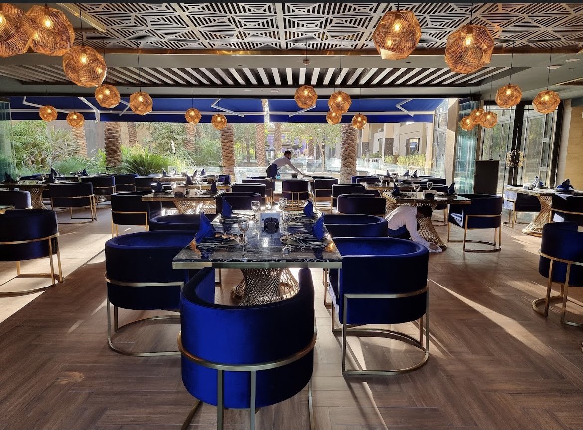 هذه التغريدة بتكون لمطاعم الرياض الي لاتفووتكم بالشتاء..الجلسات فيها