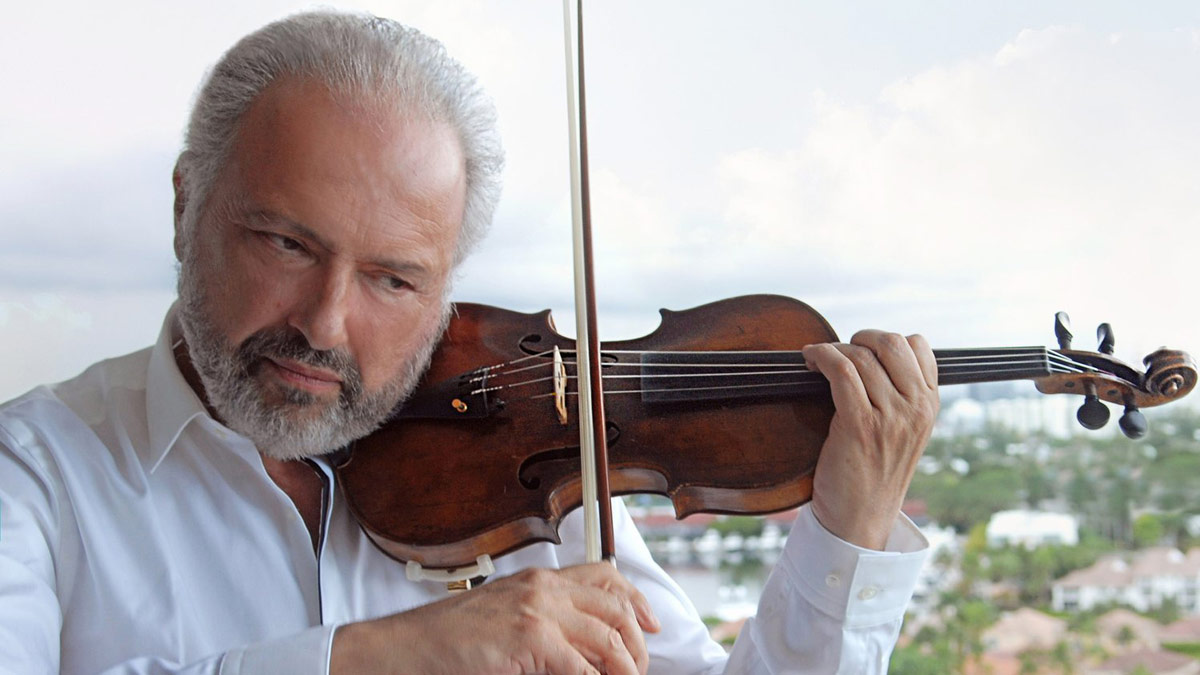 Dmitry Sitkovetsky, violinist, conductor, transcriber, educator, presiding president & member of the jury of several int'l competitions to appear at #HabanaClásica. This prestigious event will begin tomorrow! #Cuba #Havana #ClassicalMusic @MadrigalPiano 

bit.ly/3sXaaW3