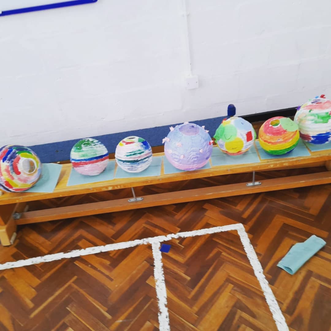 DarnallWB's tweet photo. 🤩 We’re looking forward to seeing some of these beautiful, colourful lanterns at the #LanternParade in Darnall this afternoon! They were made by local children at a HAF session we supported at @High_Hazels_Ac during October half term. ✨ https://t.co/Hh8duJnmJW