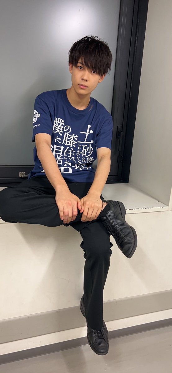 ginganen's tweet photo. 銀岩塩×猫のひたいほどワイド
READING STAGE
『土砂降りの森よおしえて僕の膝に住んでいた銀色の猫のゆくえ』

公演２日目終了‼️
ご来場頂きありがとうございました。

土砂猫Tシャツで記念撮影✨✨
劇場にて販売も行っておりますので是非☺️

#銀猫
#県民共済みらいホール https://t.co/VQnIoSmme6