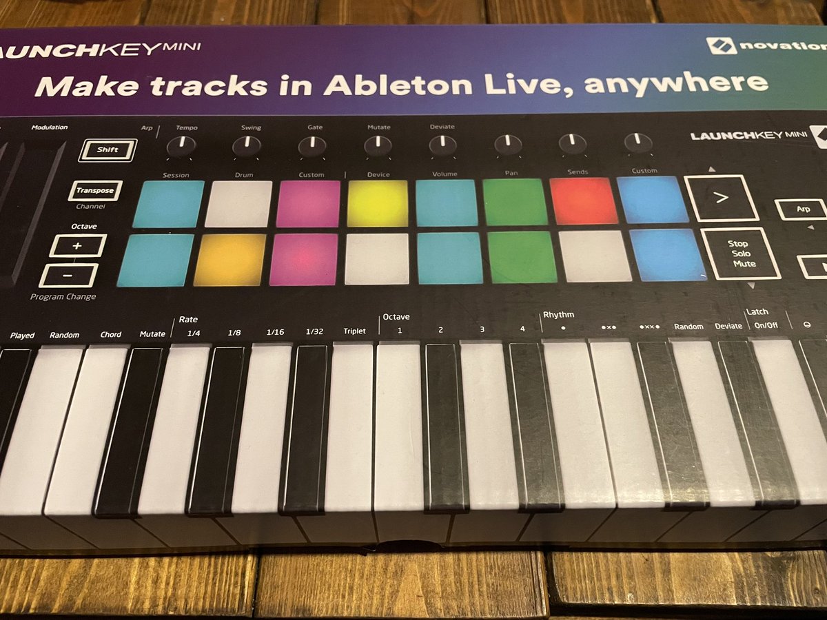 mbeattap's tweet photo. 新しいおもちゃ。楽しい。
リアルタイムに遊びながら作品ができる。
#novation
#launchkeyminimk3
#beatmake
#abletonlive11 https://t.co/z9s42Fge42