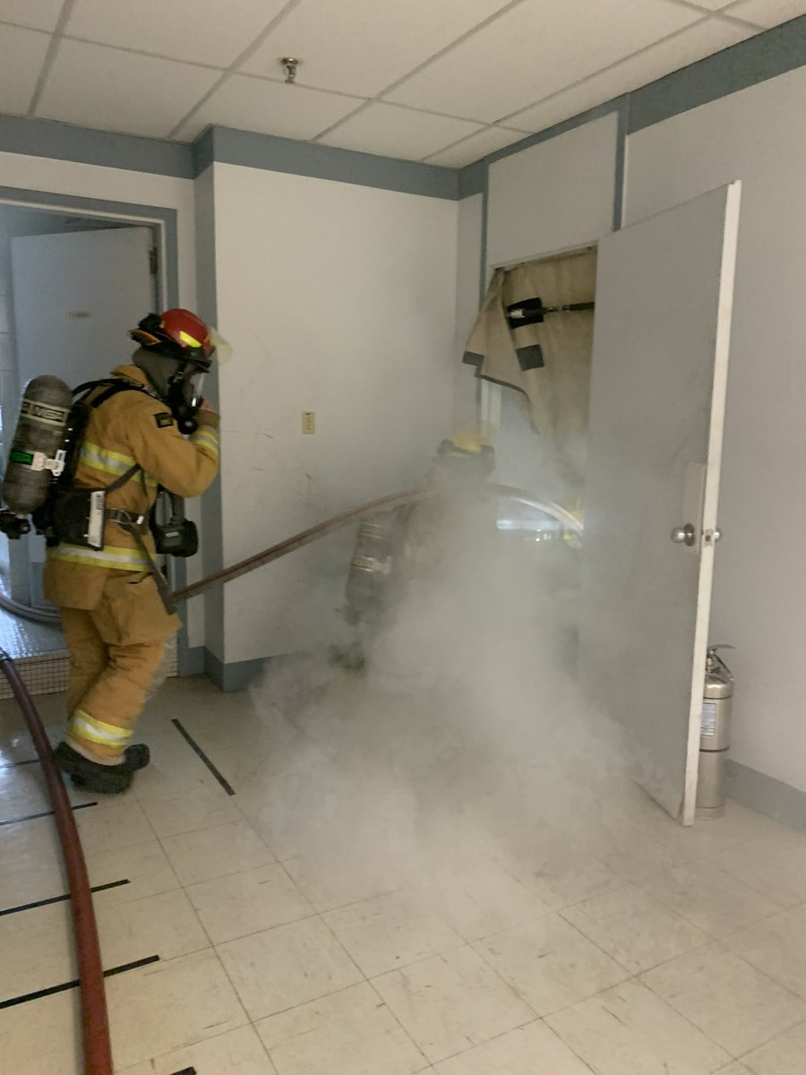 Regina_Fire's tweet photo. Thank you Dilawri Group for giving us access to the old Sears Warehouse building so we can provide some excellent Mayday training to all of our firefighters! #YQR #FirefighterSurvival https://t.co/6UPGQj2YxB