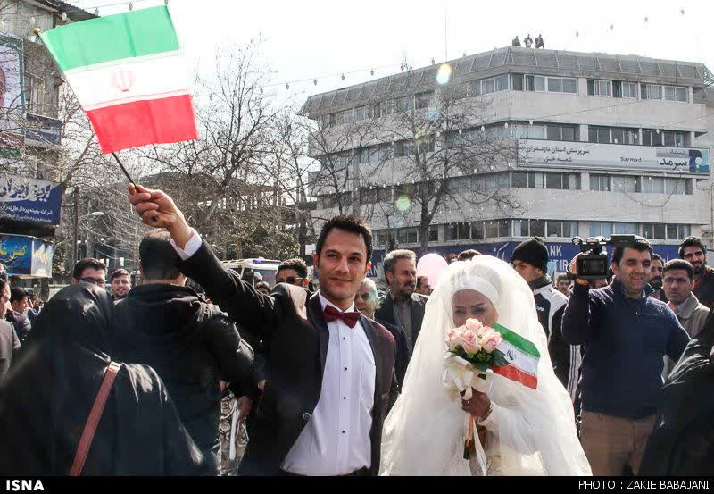ZahraHamidia's tweet photo. Why do I have to see a happy couple where ever I go?
Even in a pro-Islamic revolution protest? #DownWithUS😒🤣🤣 https://t.co/s1KJ3Az5MU
