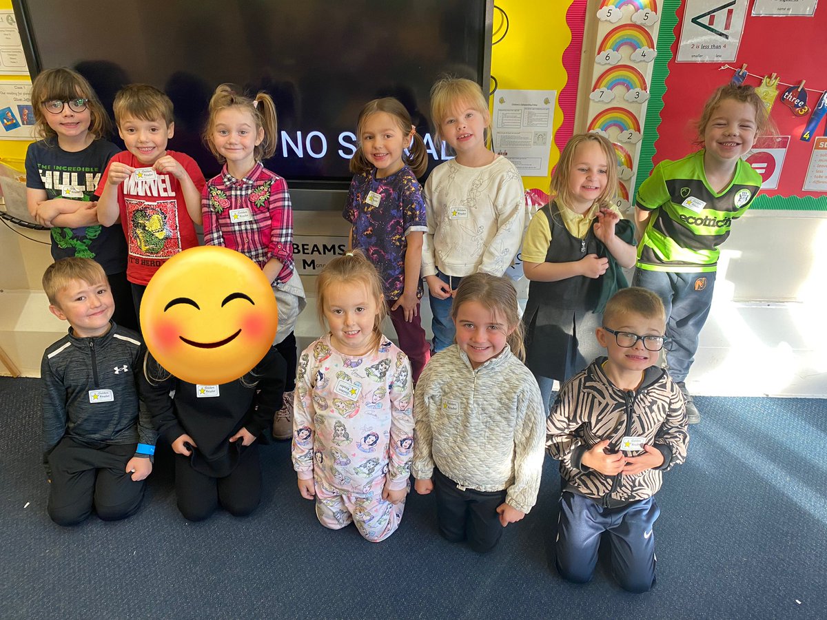 BellfieldPS's tweet photo. Well done the the Year 1 Golden Readers #BellfieldLiteracy https://t.co/PZaBDU689N