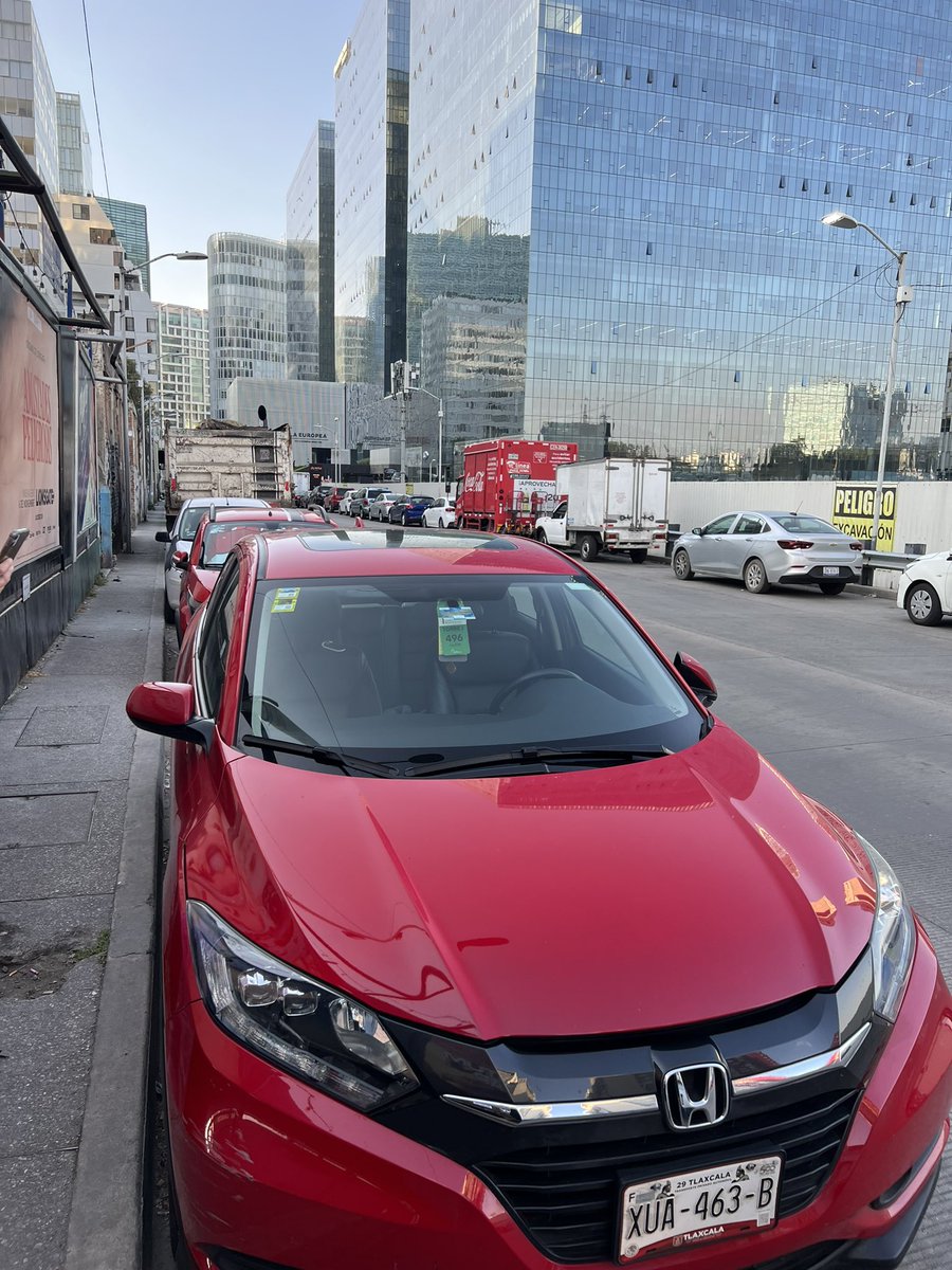 Autos invadiendo paso peatonal, no se debe estacionar en esta avenida. Porfavor urge que vengan a multar y de preferencia poner los letreros de No Estacionarse. Av.Lago Zurich entre Andromaco y Río San Joaquin en MH.<a href="/UCS_GCDMX/">Unidad de Contacto del Secretario SSC CDMX</a> <a href="/AlcaldiaMHmx/">Alcaldía Miguel Hidalgo</a> <a href="/SSC_CDMX/">SSC CDMX</a> <a href="/CdmxTransito/">ReporteTransitoCDMX</a> <a href="/mauriciotabe/">Mauricio Tabe Echartea</a>