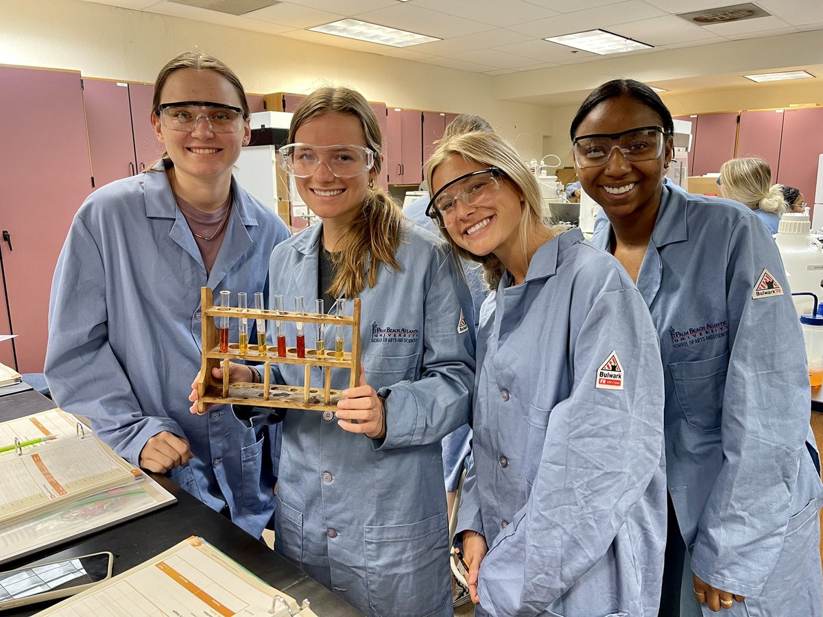 ProfeGreg's tweet photo. Seliwanoff positives indicating sucrose, fructose and an “unknown” ketose bringing smiles to my nursing students. #Carbohydrates #Sucrose #Sugar #NursesRock #LeftNJ2017 for #Flahridah This should be on our Okeechobee billboard. @PBAUniversity https://t.co/H9KfWtoIeb