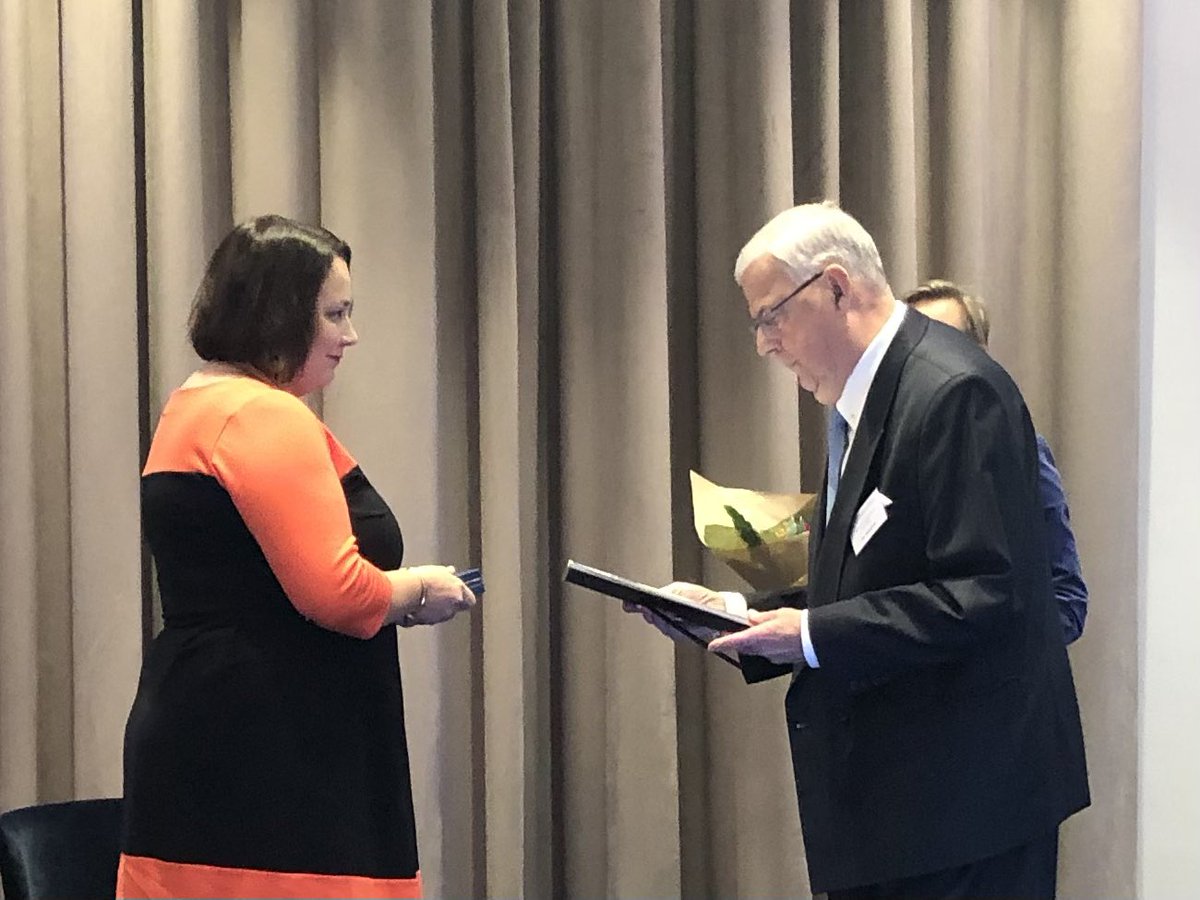 JarkkoRuohola's tweet photo. Ilo olla todistamassa, kun vaimoni väitöskirjaohjattava, dosentti Paula Tähtinen vastaanottaa Lastentautien Tutkimussäätiön Helena ja Niilo Hallman -palkinnon. https://t.co/OG76il12rp