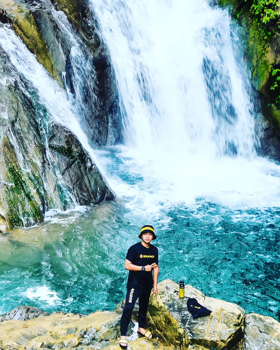 binance's tweet photo. In third place, riofadly (Instagram) shows us the beauty of the Suhom Waterfall in Aceh Besar!

200 #BUSD and a choice of your favourite #Binance merch item is yours. https://t.co/HUo5UP0z14