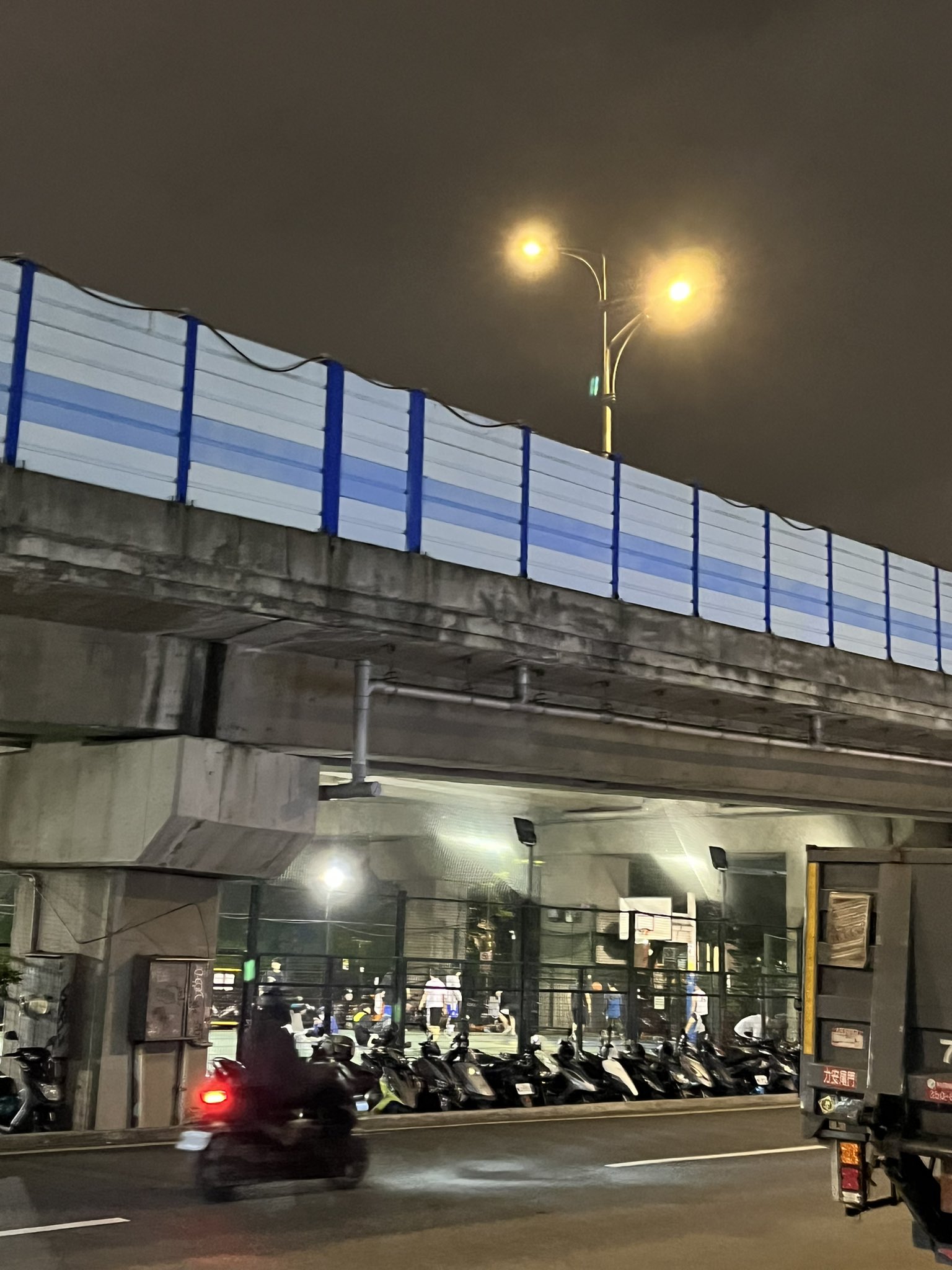 taipei-urbanism-on-twitter-public-basketball-courts-and-state-park