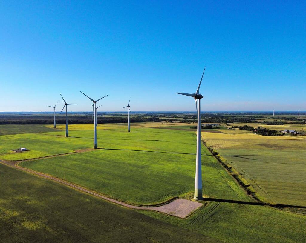 IgnRy's tweet photo. #windturbines #fields #summer #midday #myLithuania #djimini2 https://t.co/PIttnxN5Yc https://t.co/9LyCeImniO