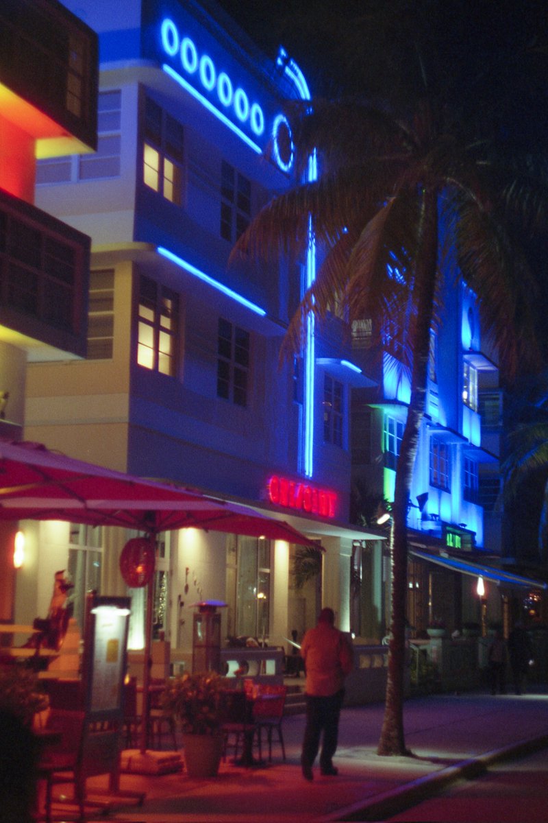 neon on #cinestill400D #35mm