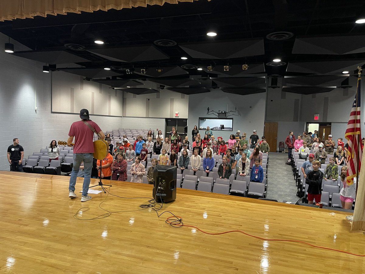 namick1813's tweet photo. Awesome turn out for todays FCA meeting! Thank you Coach Coffey and Josiah for the music and message today! Thank you @GHS_GilbertSC FCA for joining us too! #comeandsee #pourintoothers @natalie_lewis98 @GMSWarriors https://t.co/wInSO4FsJ4