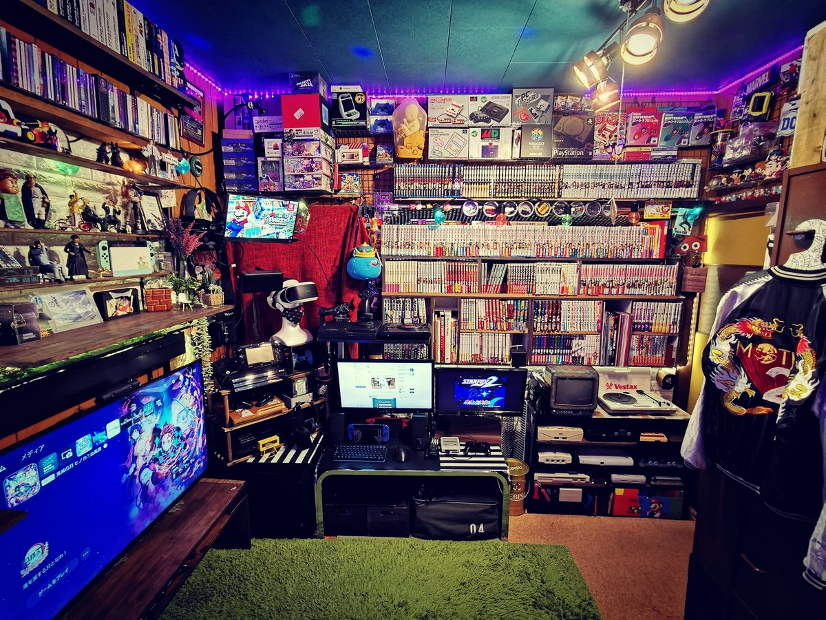 k2kOLD's tweet photo. ー自己紹介（2021年10月撮影📸）

「雑貨屋さんとゲームが好き」

…って、シンプルに言いたい
実は色々きまぐれ多趣味なほのぼのカット。

色々DIYでお店っぽく楽しい部屋にしてます😊
（それに活かせたらと電気工事士取得中💡）

基本的にポジティブツイートです。
ゆるく楽しくお付き合い下さい😌 https://t.co/b2RoddI5CQ
