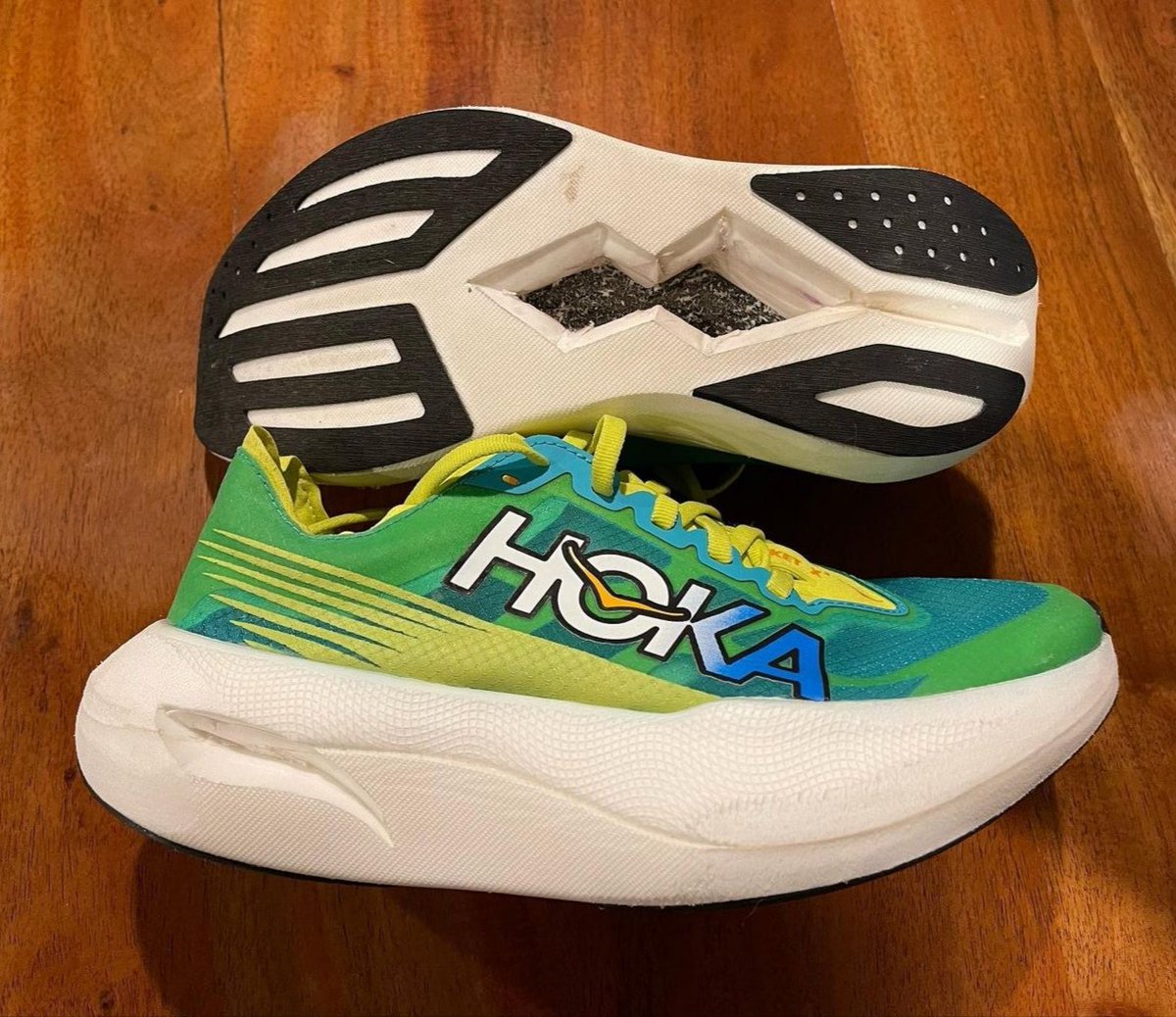 Jonatansimon's tweet photo. Ojo con Hoka y lo que se viene.   Vía Rush Running https://t.co/yNJlyADatG