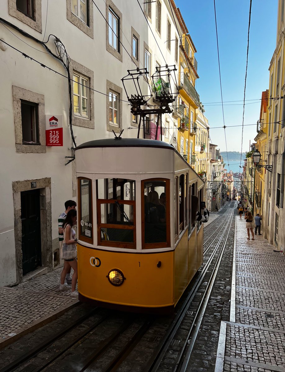 leozaffre's tweet photo. Goodbye Lisbon, Onto Vietnam!
#YearInTravel #Month2 https://t.co/UvMiKgmSxY