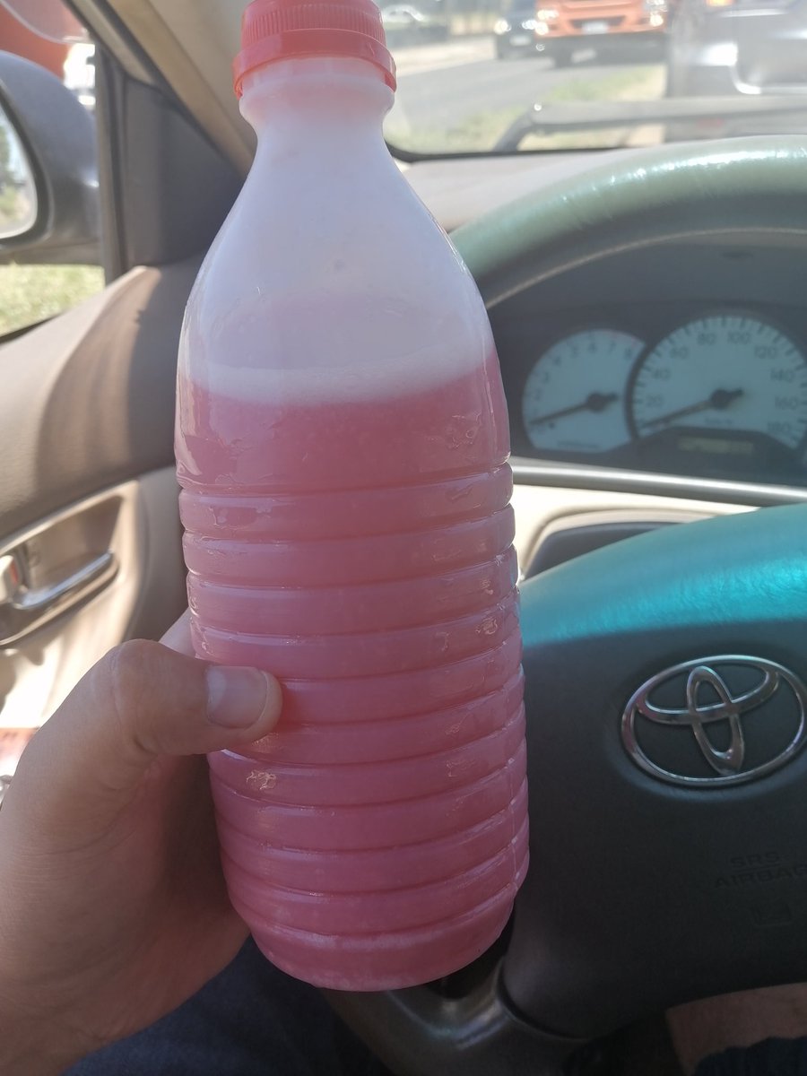 isaacverdun's tweet photo. Lo rico que es este jugo que se vende en el semáforo cerca del cementerio del este, elaborado con todas las normas de higiene dudosa, pero una locura lo rico que es😋 https://t.co/OR4UnIWmgu