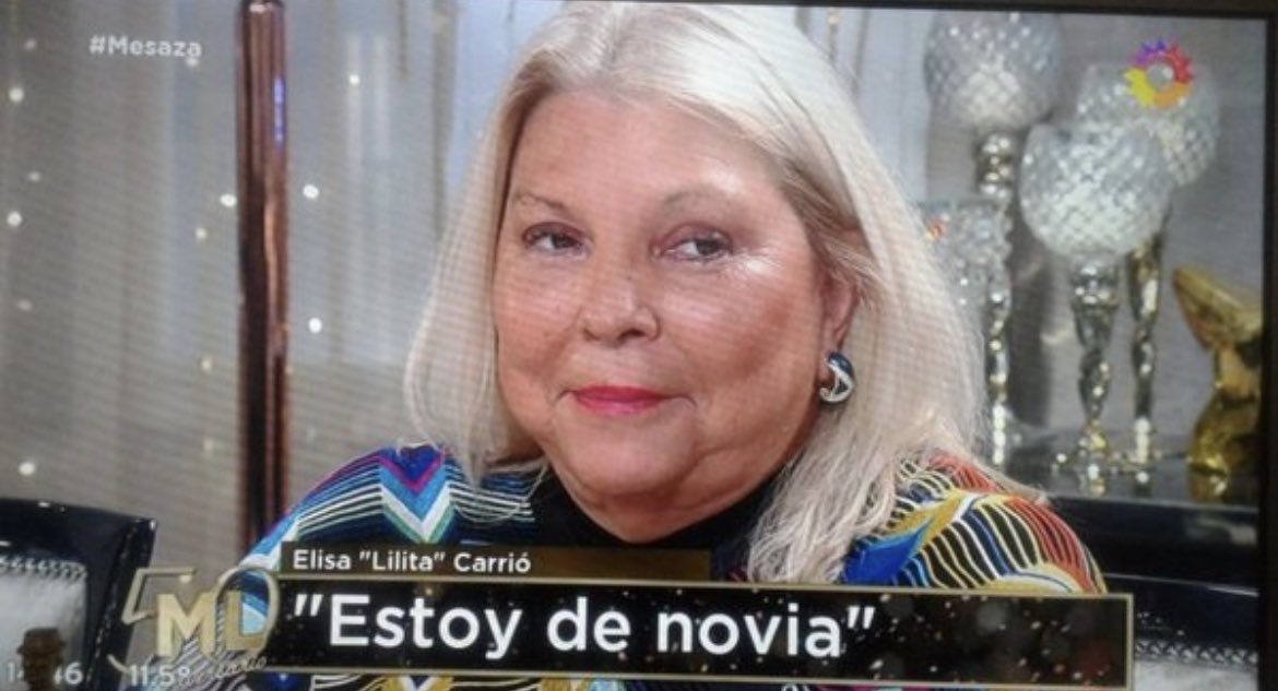Pido un trago en la barra del club, la chica que me cobra me devuelve la misma plata que le di como si fuese un vuelto y me dice “solo porque sos el té de frutilla”