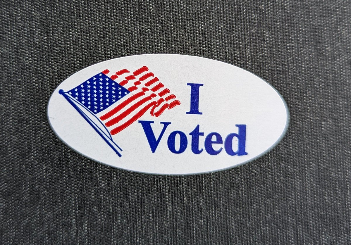 andrewcamp_'s tweet image. #AEFP Submission ✅
Vote ✅

Now to turn around some manuscripts...