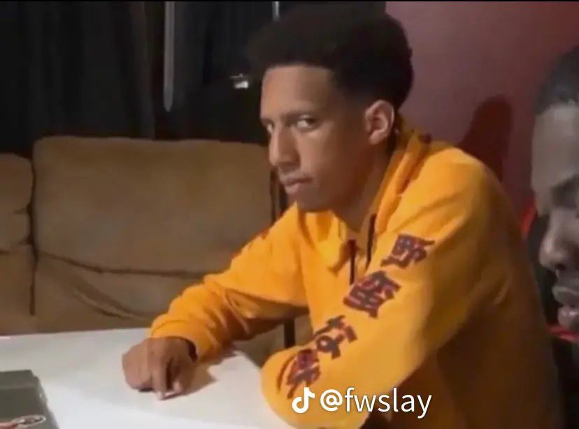 luckeyknows's tweet photo. @theestallion truth be told, you a bald face lier cause ain’t no way you finna sit here and act like the doctors didn’t say you didn’t get shot and you ACTUALLY stepped on glass https://t.co/h4ex0DvtmM