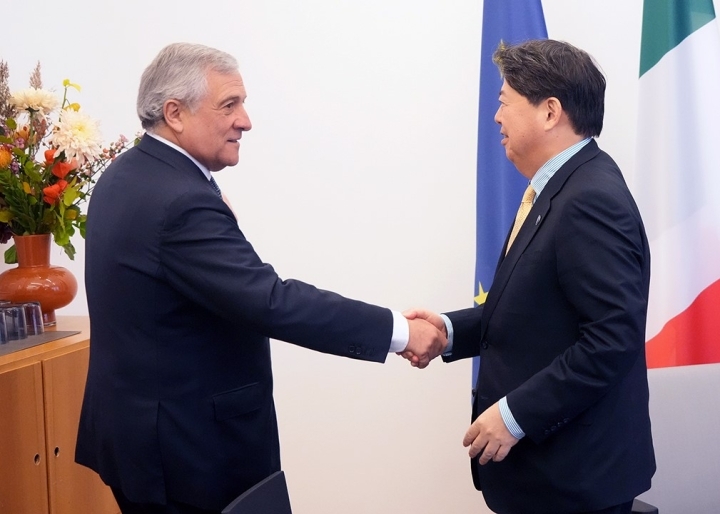 MofaJapan_en's tweet photo. Japan-Italy Foreign Ministers’ Meeting
#JapanItaly
 https://t.co/HwQmHUlNSC https://t.co/xIZT6k0sip