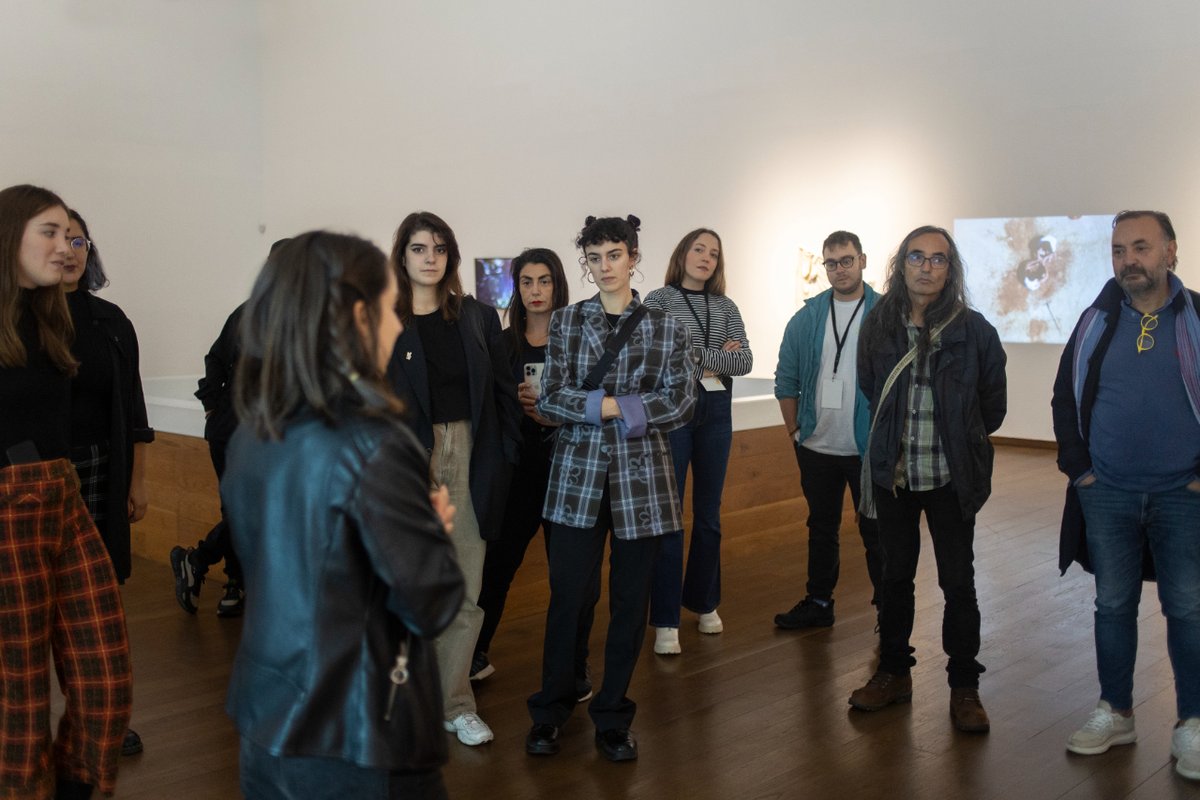 interseccion__'s tweet photo. 👉🏻En la visita a la exposición de la sección #GALICIA nos acompañaron las artistas Raquel Álvarez, Eva Díez, Belén Montero, Mónica Mura y Alberte Pagán para hablarnos de sus respectivas obras. https://t.co/vJFbfrvxuy