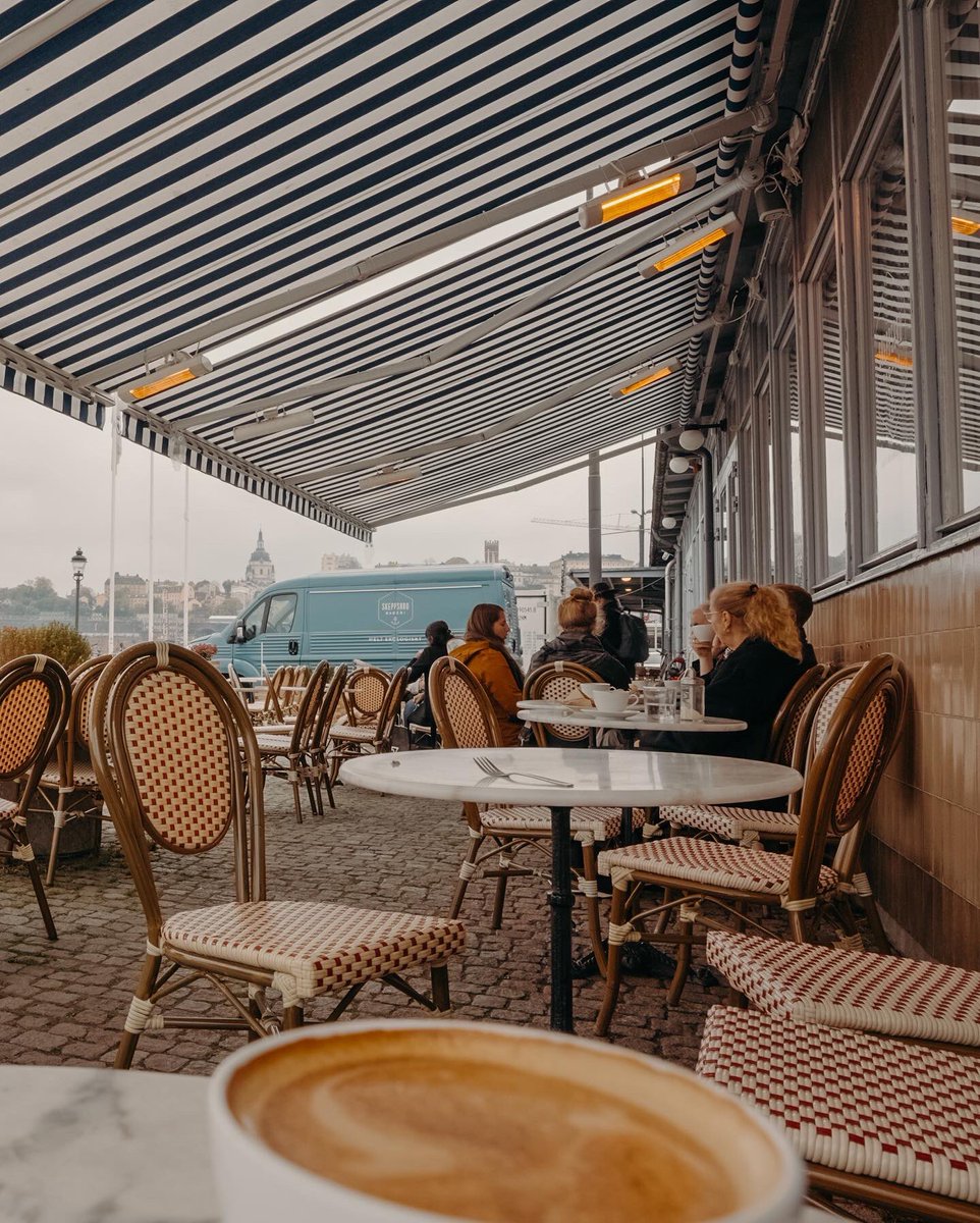 PollyClassic's tweet photo. Lenedary place in Stockholm! Voted the best cinnamon bun in the city in 2020! Their crayfish sandwiches on the home baked rye bread were to die for! https://t.co/ZkqFRo6Lrz