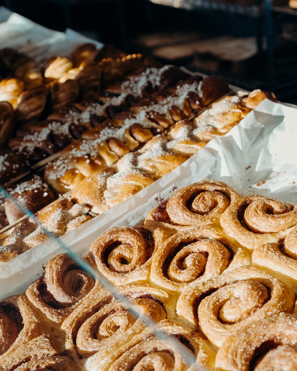 PollyClassic's tweet photo. Lenedary place in Stockholm! Voted the best cinnamon bun in the city in 2020! Their crayfish sandwiches on the home baked rye bread were to die for! https://t.co/ZkqFRo6Lrz