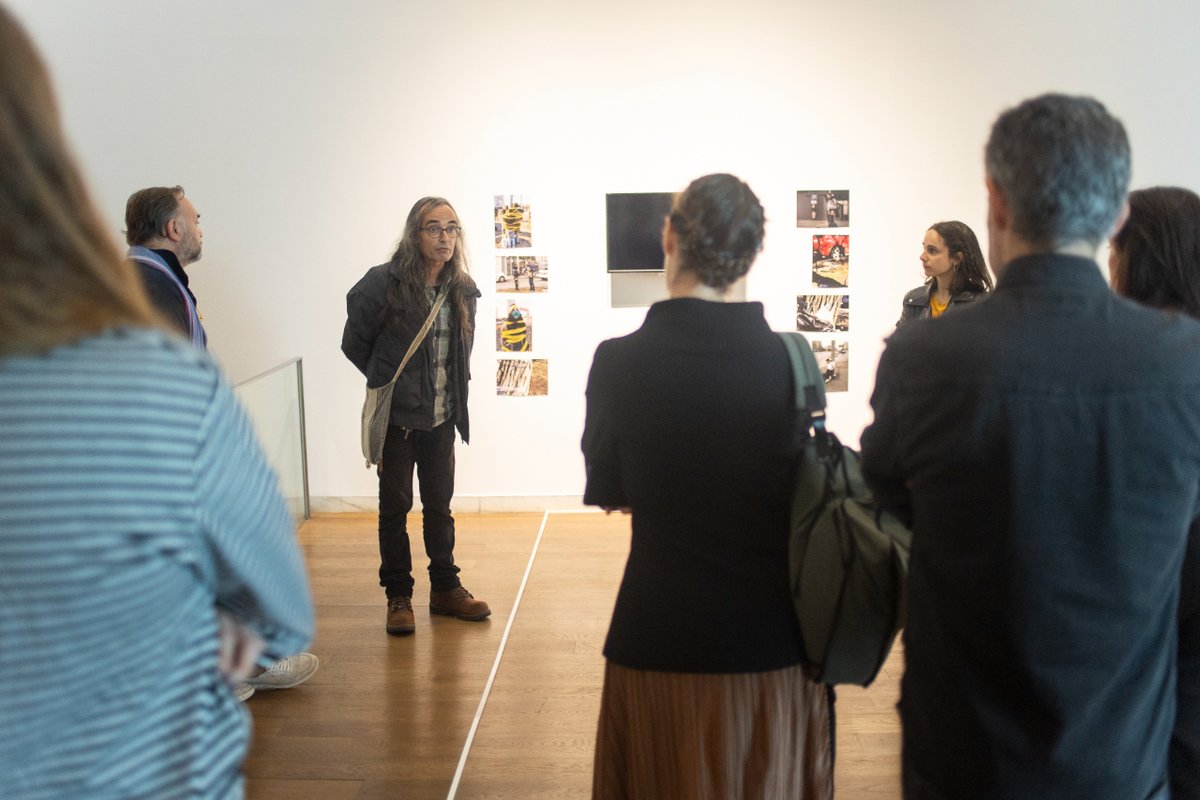 interseccion__'s tweet photo. @CineICAA @DACCultura @ACEcultura @cervezas1906 @CulturaXunta @camino_xacobeo GAL_

👉🏻Na visita á exposición da sección #GALICIA acompañáronnos as artistas Raquel Álvarez, Eva Díez, Belén Montero, Mónica Mura e Alberte Pagán para falarnos das súas respectivas obras. https://t.co/k2zhXumO4D