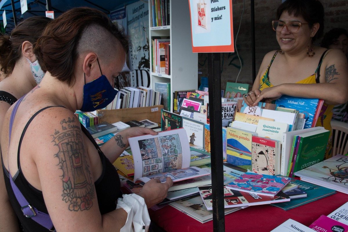 NacionalAM870's tweet photo. Llega la cuarta Feria del Libro Feminista a la Ciudad de Buenos Aires

En @ahivamos870, @gisebu @hmarmurek @soyingridbeck y @CarlosUlanovsky hablaron con @palomadulbecco, creadora de @filfem

https://t.co/6uy9fNJm88 https://t.co/2qEncMtaqA