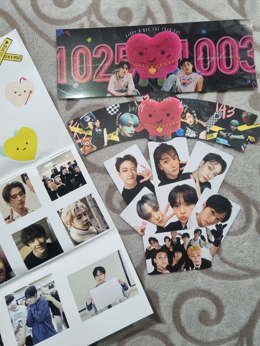 minknowskz's tweet photo. Wasn't able to be there in flesh due to sudden work sched but I finally got my kit today! ๐ฅฐ Thank you @PL4NETSKZ for these! Hope to finally meet cebu stays next time ๐
#Case143x2 #StayInScene ๐ https://t.co/HRLJUSauHx