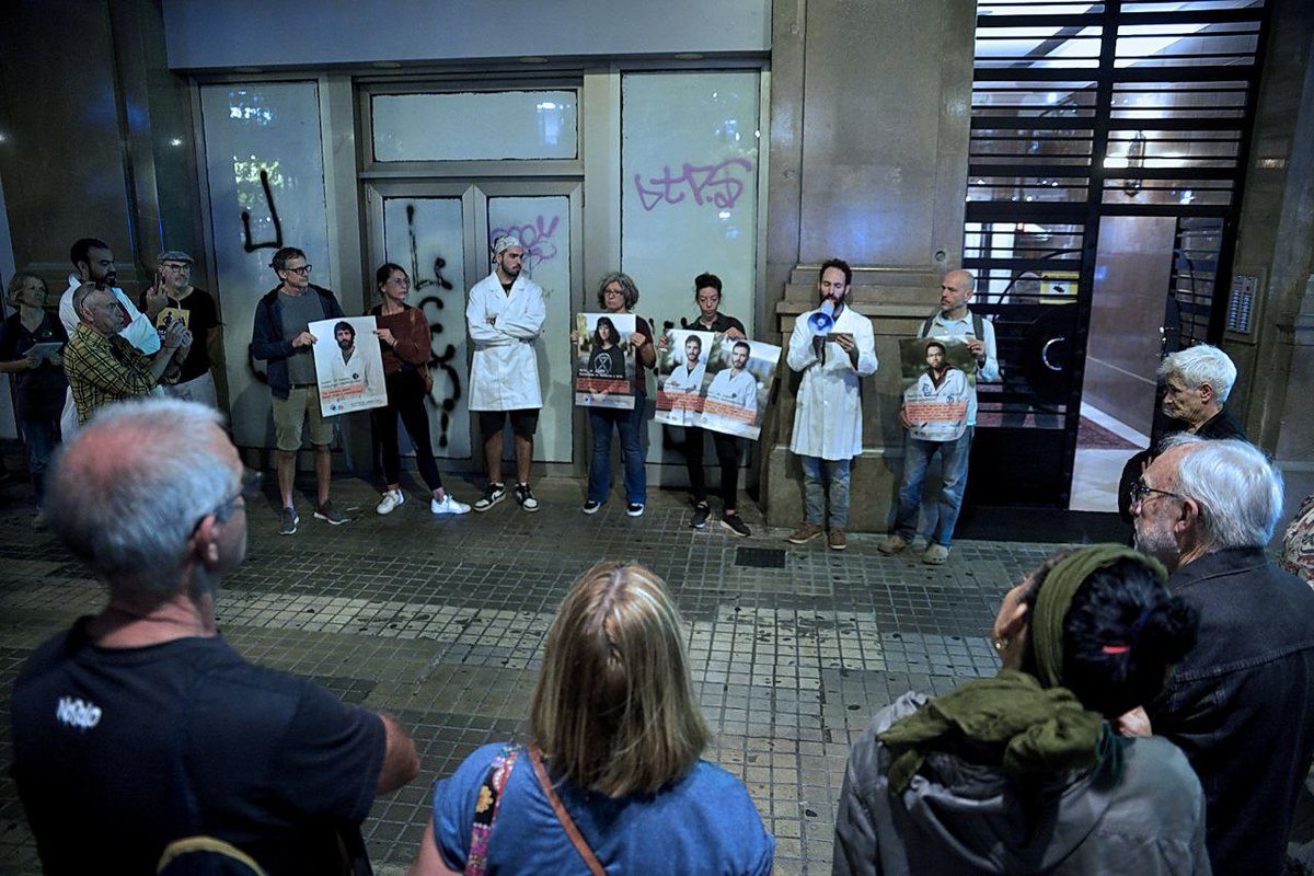 esXrebellion's tweet photo. Algunas compañeras mostrando su apoyo a los presos científicos en Munich y leyendo el manifiesto. Fotos de Gabriel Rodríguez
#PresosCientíficos #UnitedAgainstClimateChange https://t.co/VcJS7fsqRX