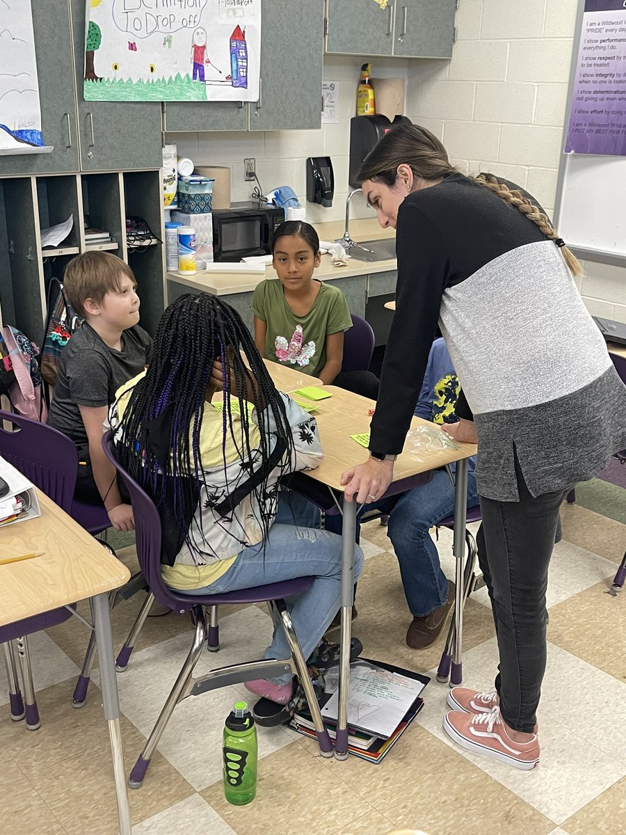 Thanks <a href="/Mrs_Minges/">Mrs. Minges</a> for helping 4th graders practice their problem solving skills! <a href="/Wildwood_Tweets/">Wildwood Elementary</a> #MiddieRising