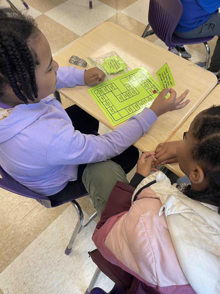 KellyRutledge17's tweet photo. Thanks @Mrs_Minges for helping 4th graders practice their problem solving skills! @Wildwood_Tweets #MiddieRising https://t.co/JA47KrT7CK