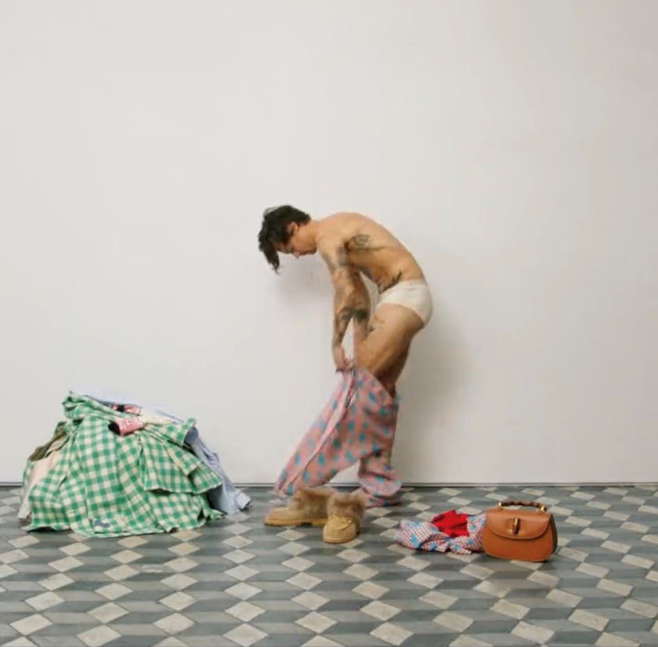 I vote Harry Styles for Artist Of The Year at the #AMAs