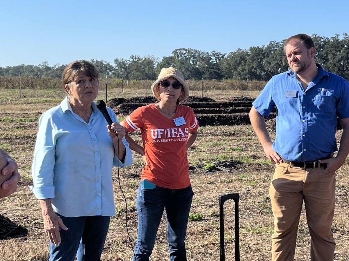 Dpufledu's tweet photo. When @AlachuaCounty farmer Gail Hodge needs research-based advice, she turns to Tatiana Sanchez, Kevin Korus and the Extension team at ⁦@UF_IFAS⁩ https://t.co/yrFGnKB7lB